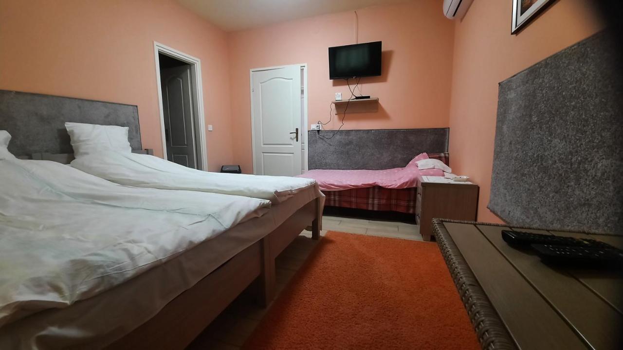 Torony Lovarda Maganszallas Kiskunfélegyháza Zewnętrze zdjęcie